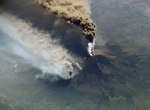 Etna_eruption_seen_from_the_International_Space_Station[1]