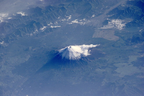 Mt_Fuji_ESC_large_ISS002_ISS002-E-6971_3060x2035[1]